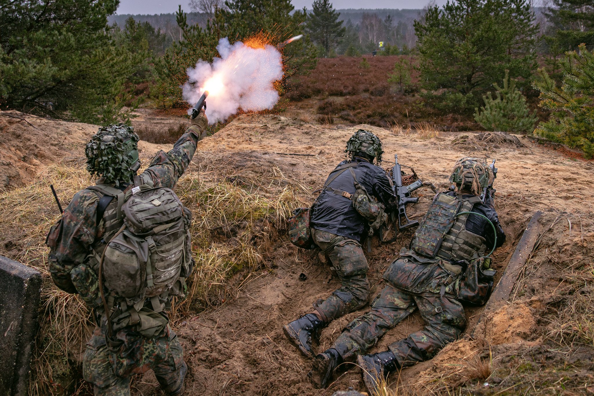 Die Heimatschutzkräfte werden dem Heer unterstellt und bilden als Heimatschutzdivision den vierten Heeresgroßverband der Bundeswehr.