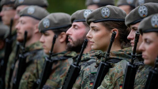 Heimatschutzregiment: Angetreten zum Aufstellungsappell des Heimschutzregimentes 6 – Soldatinnen und Soldaten der Heimatschützer.