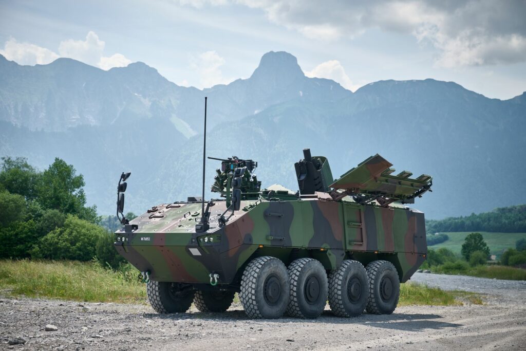 12 cm Mörser 16 auf Trägerfahrzeug Piranha IV der Schweizer Armee.