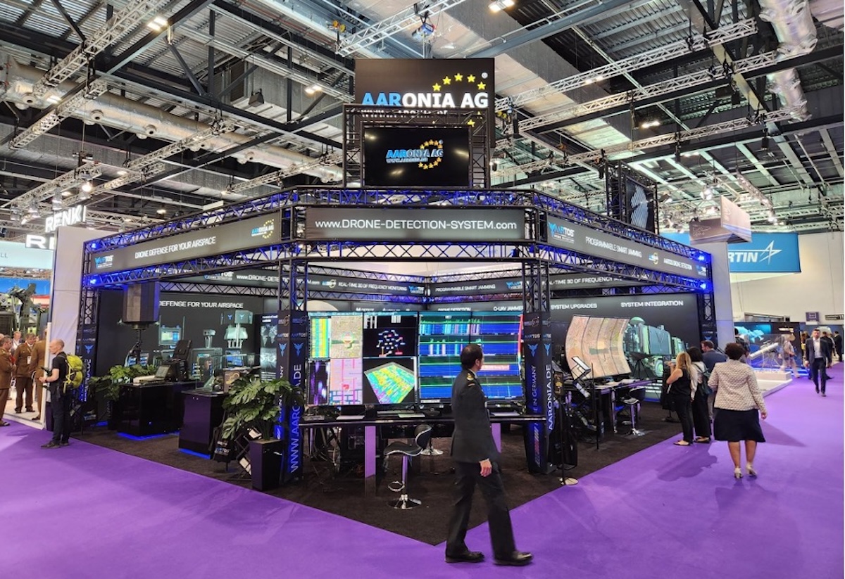 Der AARONIA Stand auf der DSEI.