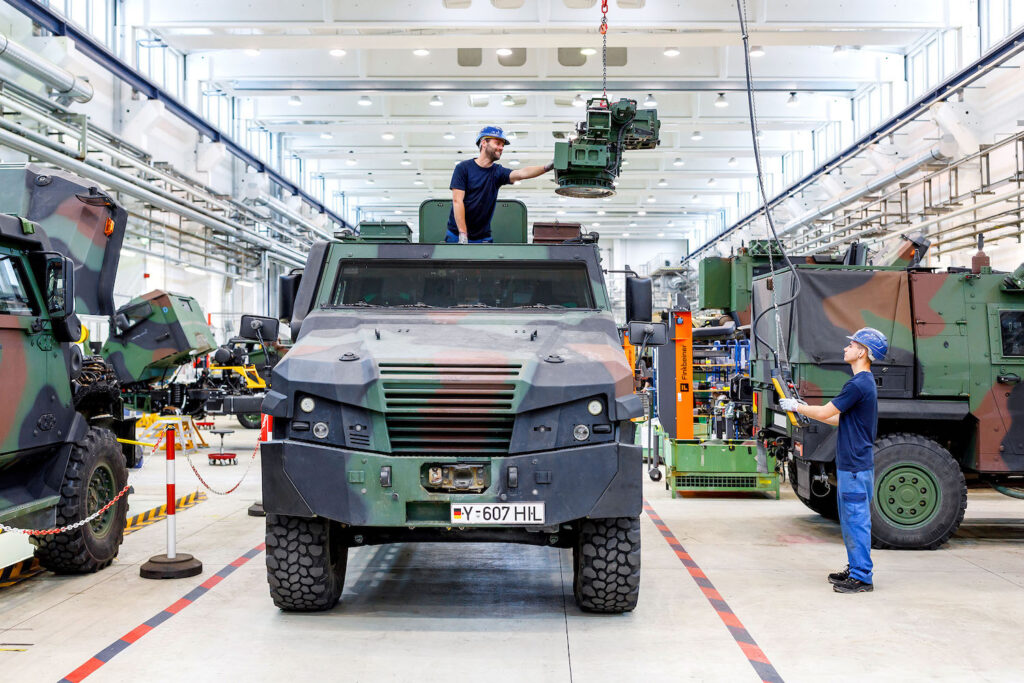 Ein EAGLE der Bundeswehr wird in dem Heeresinstandsetzungs- werk der HIL GmbH in Doberlug-Kirchhain instandgesetzt. Foto: HIL GmbH