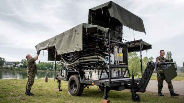 Spezialpionierregiment 164: Soldaten bauen die Wasseraufbereitungsanlage WTC1600GT für die Wasserentnahme aus der Mosel auf vor dem Tag der Bundeswehr 2019 in Koblenz.