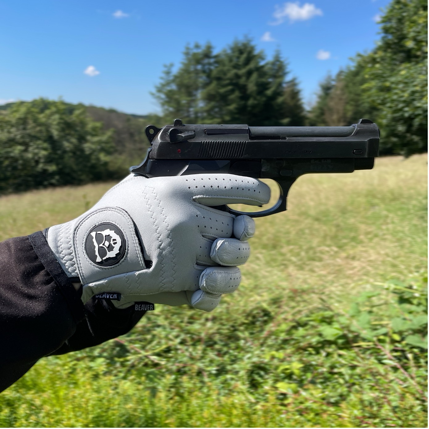 BEAVER Gloves verspricht: Extremes Feingefühl beim Schießen, lange Haltbarkeit und Nachhaltigkeit. Die Schießhandschuhe sind natürlich in allen Farben erhältlich, auch in Schwarz oder Tarn. Zudem können Schnittschutz oder Kevlar eingearbeitet werden.