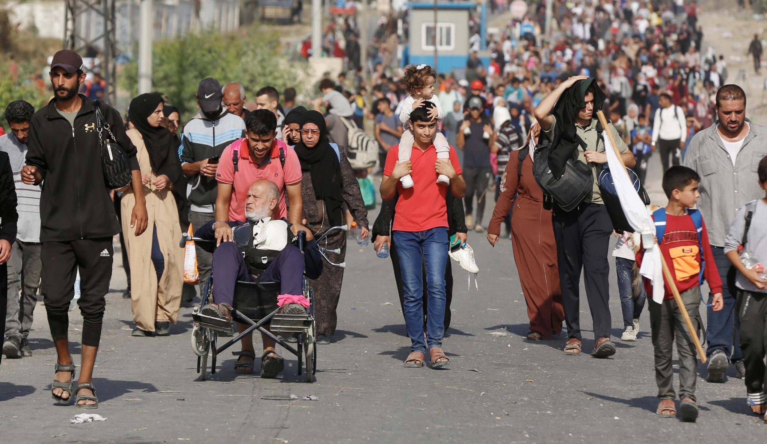 Darf Israel das nach dem humanitären Völkerrecht? Palästinenser fliehen aus dem nördlichen Gazastreifen © UNRWA photo by Ashraf Amra