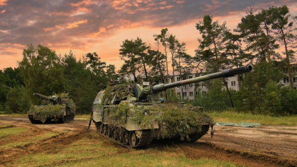Aufgaben für die Artillerie: PANZERHAUBITZE 2000 bei einer Truppenübung in Altengrabow nach der Ladeplatzphase. Foto: Bundeswehr / ArtBtl 295