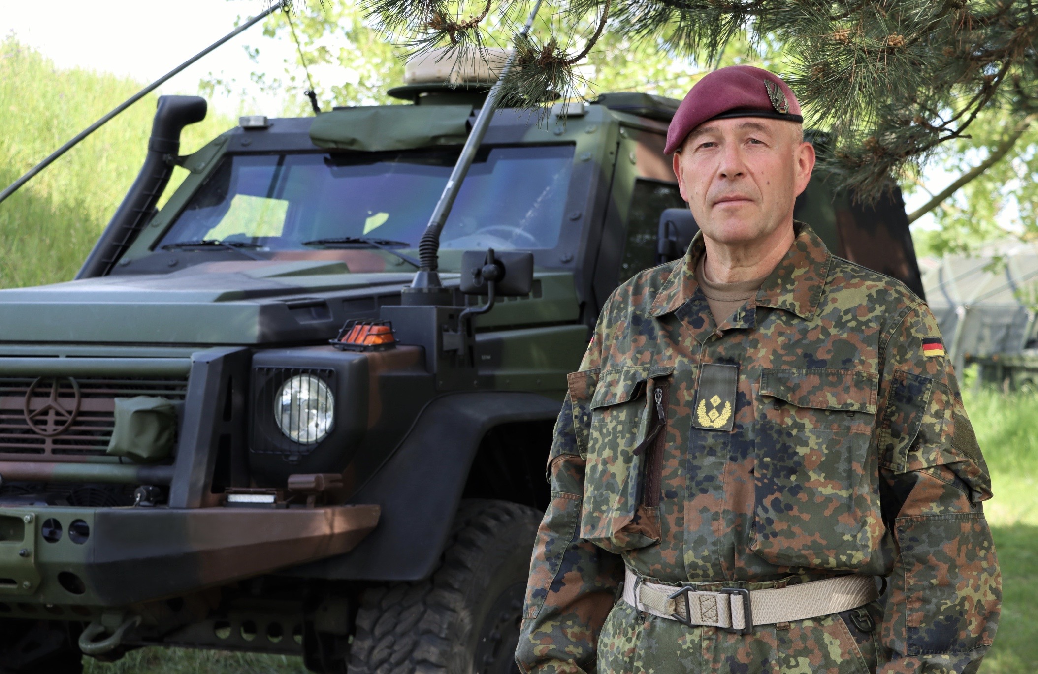 Generalmajor Dirk Faust, Kommandeur der Division Schnelle Kräfte, vor seiner beweglichen Befehlsstelle in Rumänien.