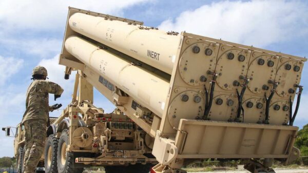 Abwehrlücke: Terminal High Altitude Area Defense (THAAD) -Systemtrainer. (Armeefoto von Capt. Adan Cazarez)