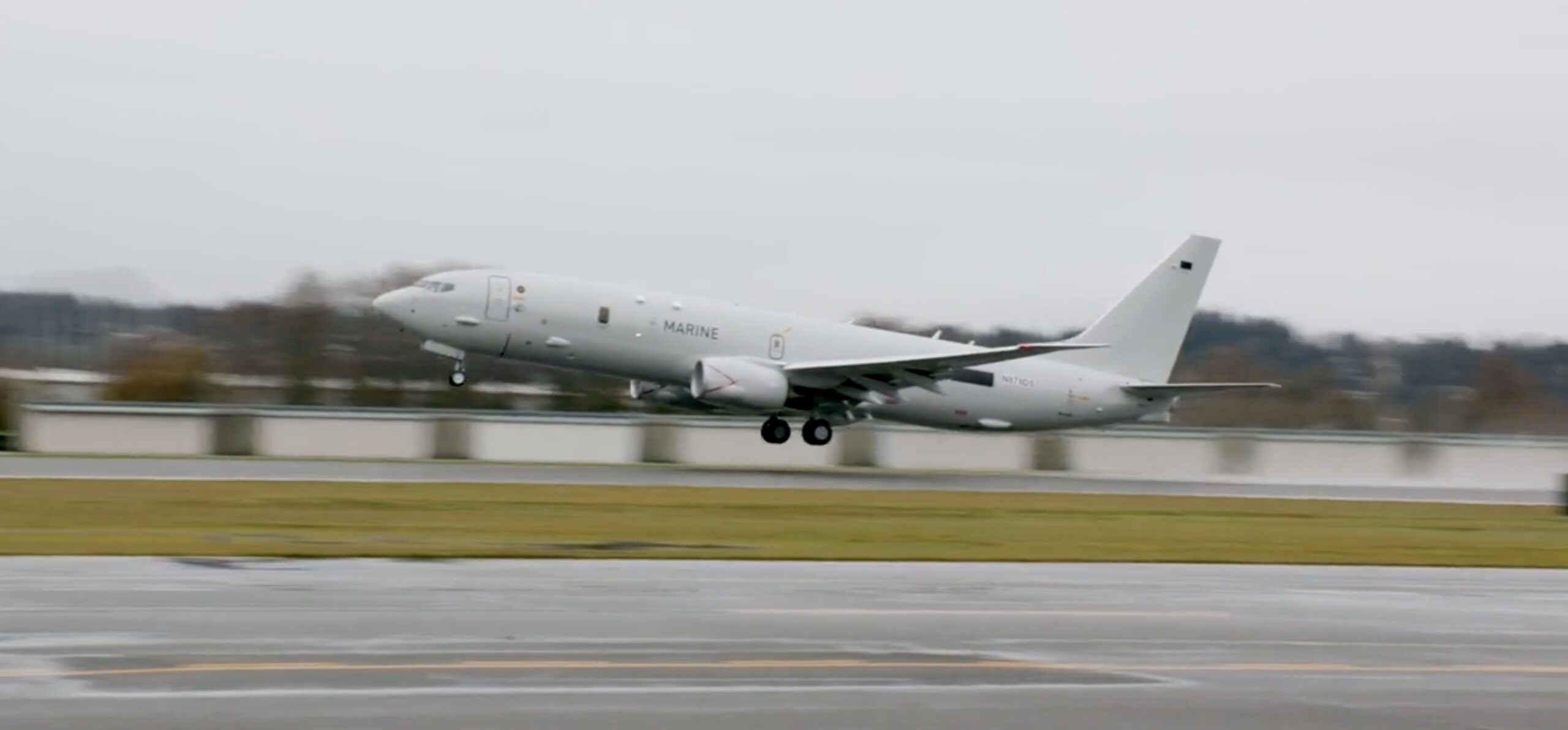 Jungfernflug: Die erste deutsche P-8A Poseidon von Boeing hebt in Seattle (USA) ab.