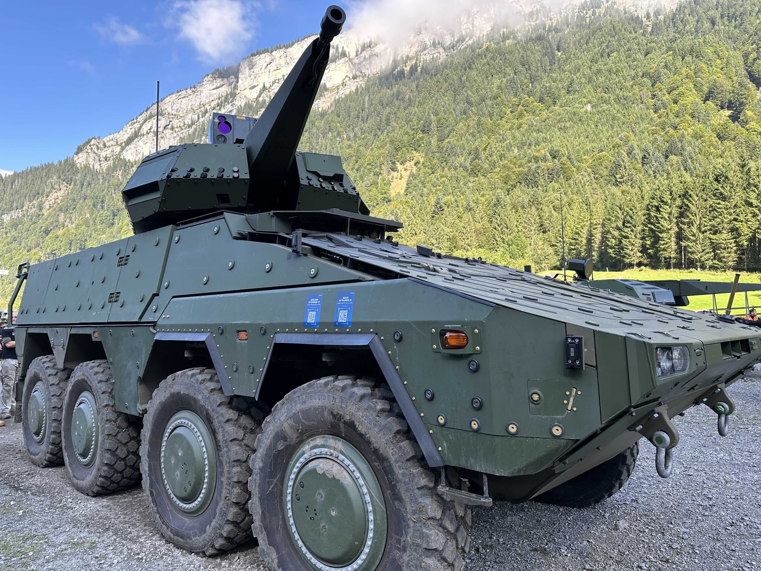 Der Skyranger 30 auf Boxer beim erfolgreichen Demonstrationsschießen im September 2024. Als vorgezogene Sofortbeschaffung im Rahmen von NNbS bestellte die Bundeswehr Ende Februar 2024 insgesamt 18 Skyranger auf Boxer-Basis plus ein Nachweismuster. Die Serienlieferung soll primär im Jahr 2027 und Anfang 2028 erfolgen.