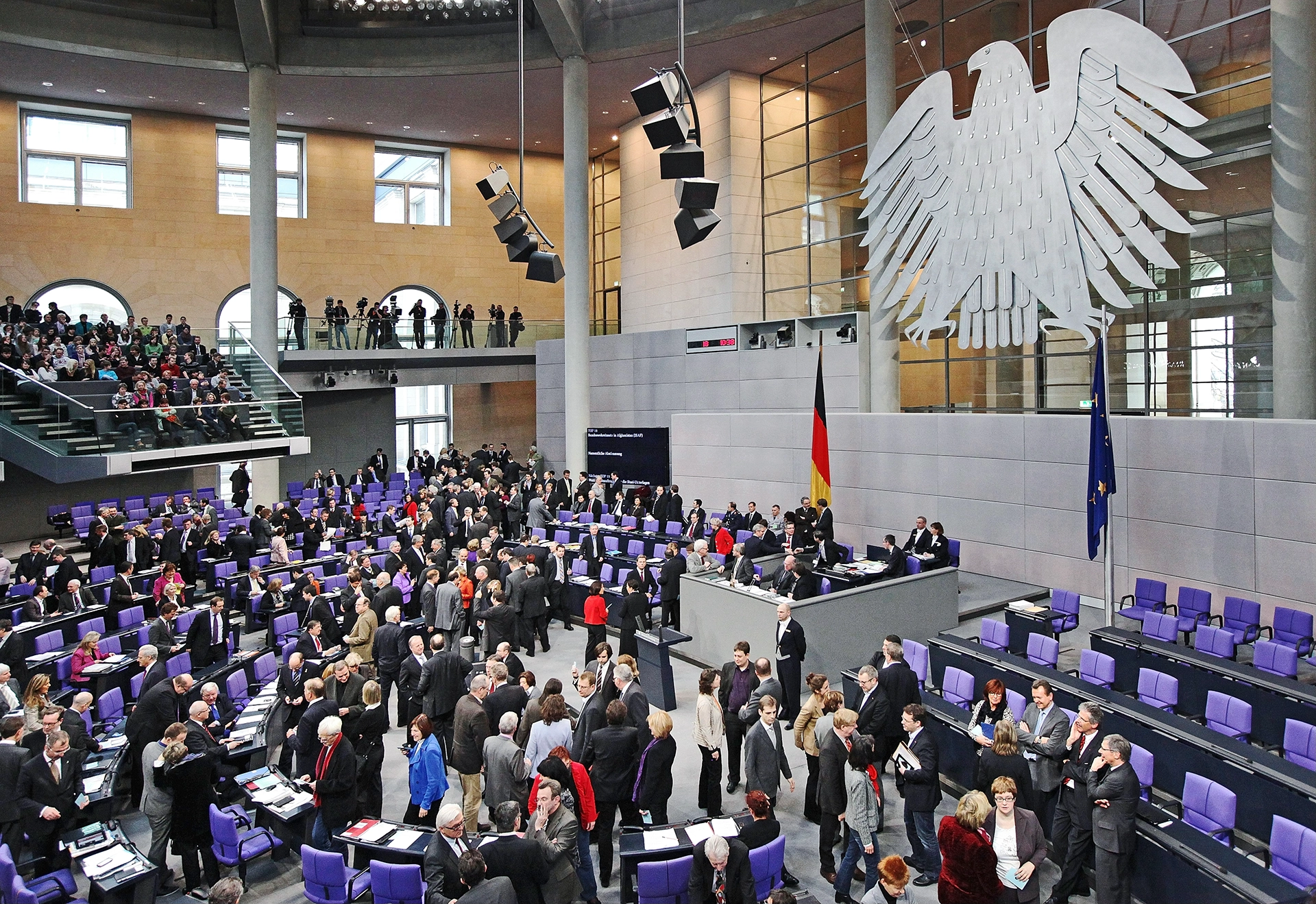 Namentliche Abstimmung im Deutschen Bundestag über die Fortsetzung der Beteiligung bewaffneter deutscher Streitkräfte an dem Einsatz der Internationalen Sicherheitsunterstützungstruppe in Afghanistan (International Security Assistance Force, ISAF) unter Führung der NATO auf Grundlage der Resolutionen 1386 (2001) und folgender Resolutionen, zuletzt Resolution 1943 (2010) des Sicherheitsrates der Vereinten Nationen.