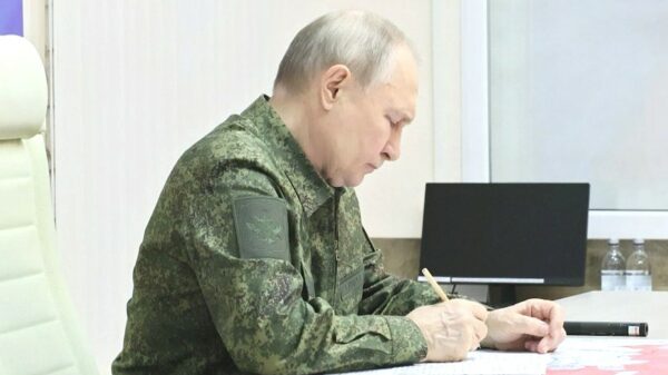 „Unsere Aufgabe in naher Zukunft, in kürzester Zeit, ist es, endlich den Feind zu besiegen“, sagte der Präsident von Russland, Wladimir Putin, erst gestern bei seinem Besuch der russischen Truppen in Kursk. Zu diesem Zeitpunkt lag der US-Vorschlag für eine 30-tägige Waffenruhe bereits vor.