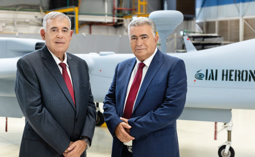Israel Aerospace Industries: CEO Boaz Levy (l.) und Vorstandsvorsitzender Amir Peretz sind zufrieden mit dem Geschäftsjahr 2023.