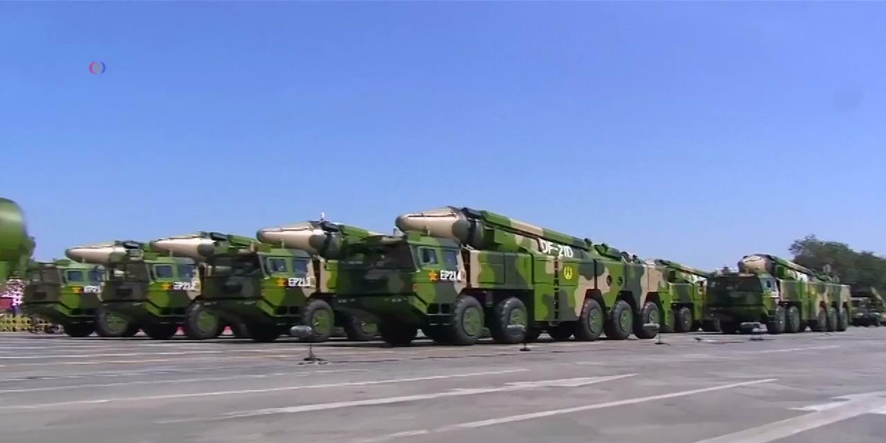 Auch Riad kauft sie: Mehrere DF-21D bei einer chinesischen Parade im Jahr 2015.