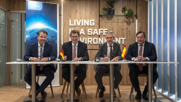 Unterzeichnung in Paris (v.l.n.r.) Dirk Krogmann (Senior Vice President Future Technologies, Diehl Defence), Dr. Harald Buschek (Chief Program Officer, Diehl Defence), Jose Julián Echevarría (Aerospace and Defence Managing Director, Sener), Rafael Orbe (Defence General Director, Sener) © Diehl Defence