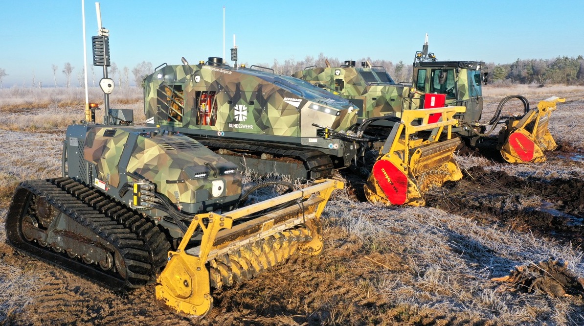 Schießbetrieb: Die neuen Spezialfahrzeuge der Bundeswehrfeuerwehr für das Gelände der WTD 91 in Meppen.