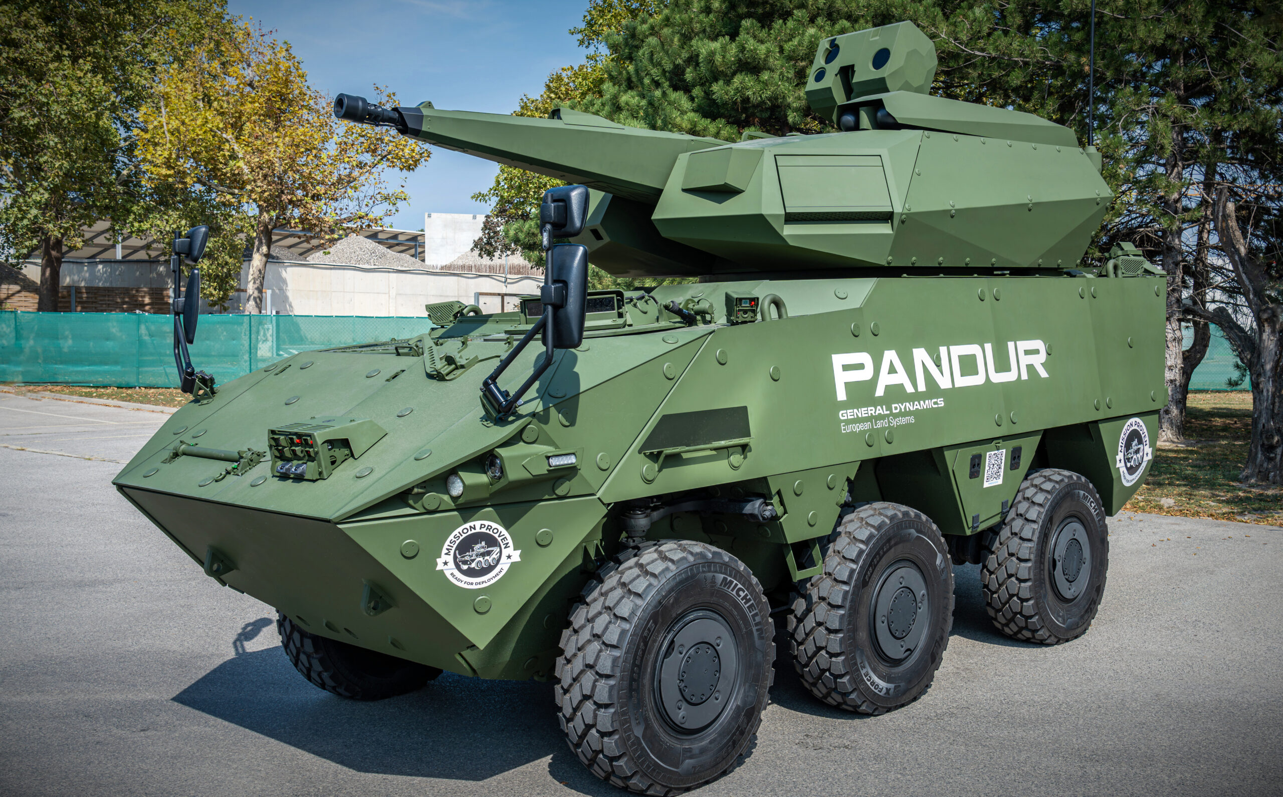 Airpower24: Der Radpanzer PANDUR 6x6 EVO mit montiertem SKYRANGER 30 Modul.