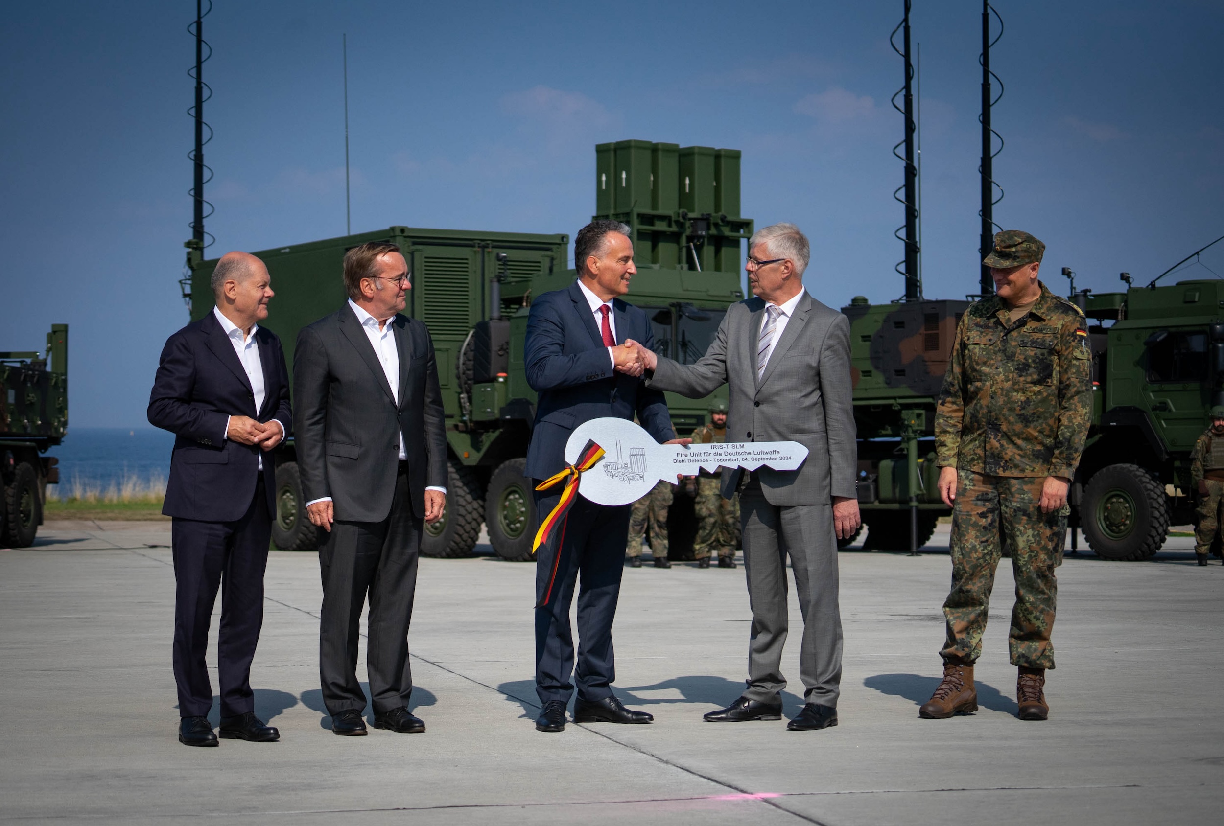 Das am 4. September 2024 an die Bundeswehr übergebene Luftverteidigungssystem IRIS-T SLM ist ein Paradebeispiel dafür, wie viel durch einen gezielten Einsatz von Forschungsmitteln in Deutschland erreicht werden kann.