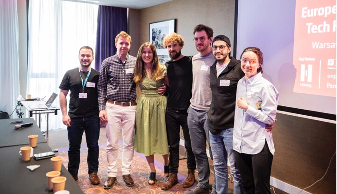Das Gewinner-Team mit EDTH-Co-Organisator Dr. Benjamin Wolba, v.R.n.L: Dr. Wolba (EDTH), Prof. Livingstone; Dr. Wiecek, Bartosz, Dr. Mider, Kapusuz, Dymytrashchuk (04/2025)