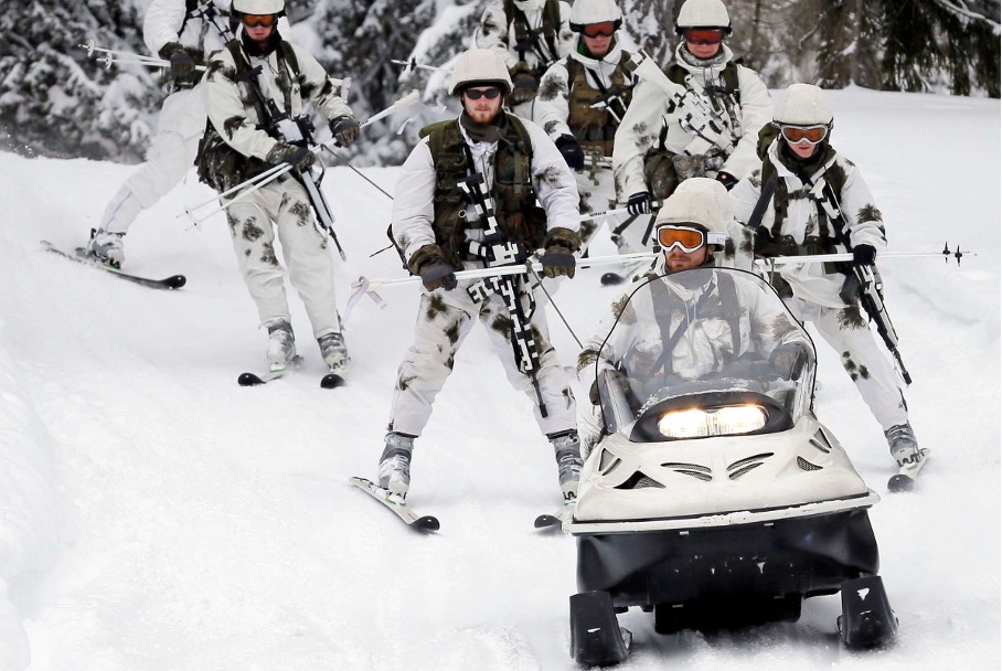 Der Ski-Doo kann auch als Zugfahrzeug eingesetzt werden. (Foto- Bundeswehr)