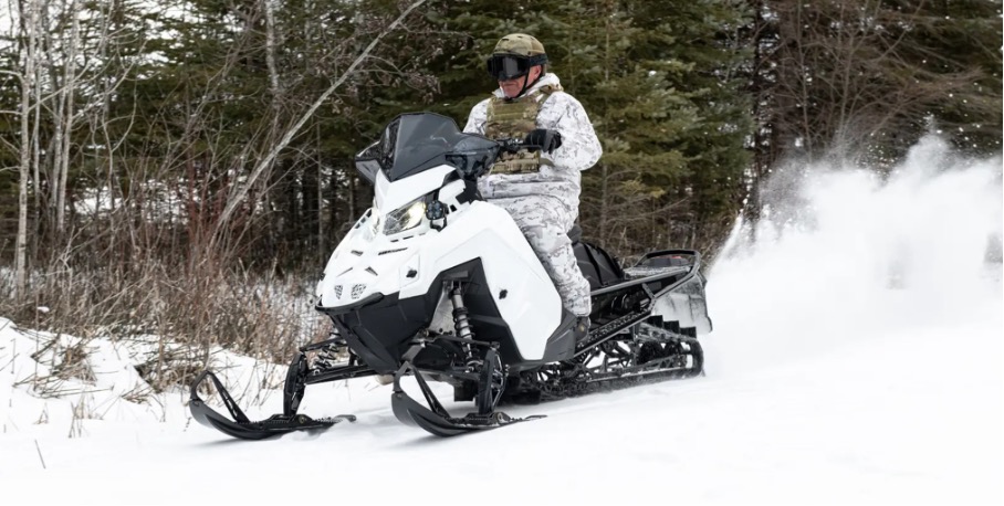 Der leichtere 2025 Military 850 PRO RMK 155. (Foto- Polaris)
