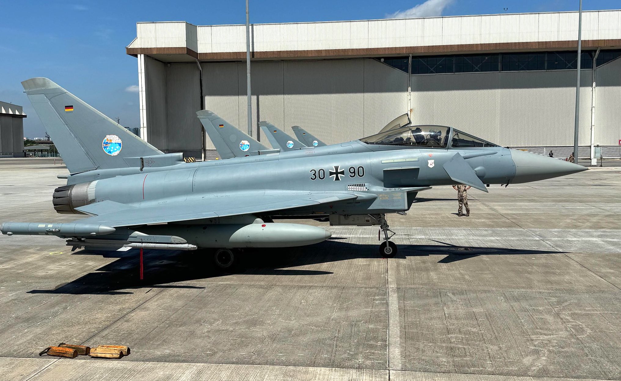 Deutsche Eurofighter in Kuala Lumpur – Startklar für Ihren Flug nach Indien, wo sie an der multinationalen Übung Tarang Shakti teilnehmen werden.