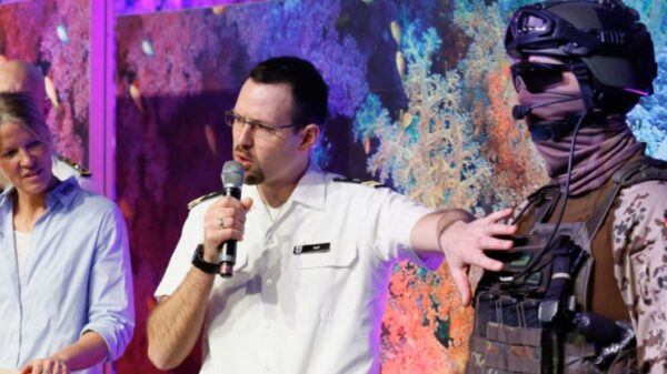 Die Marine stellt ihre Fähigkeiten und Ausstattung vor. (Messe Ddorf)