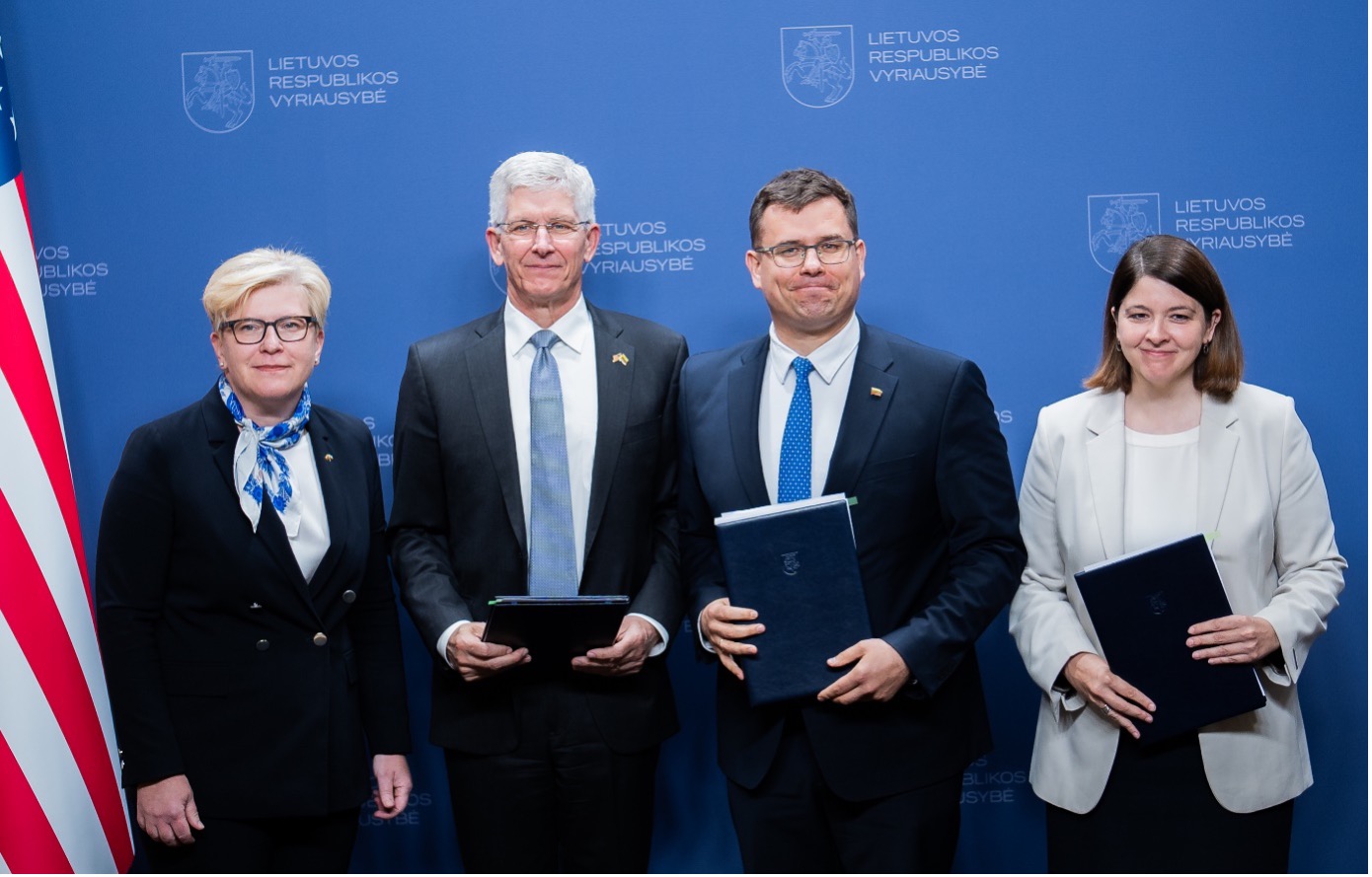 Litauen: Die Unterzeichnung der Absichtserklärung zwischen Northrop Grumman und der litauischen Regierung. (Foto- Litauisches MoD)