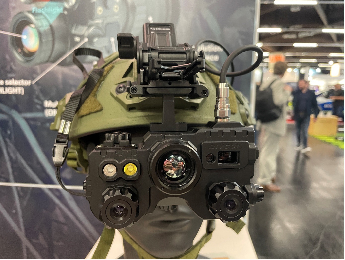 Nachtsicht: Die binokulare Brille DNVC-7 Stereo Thermal Fusion Goggles. (Foto- AF)