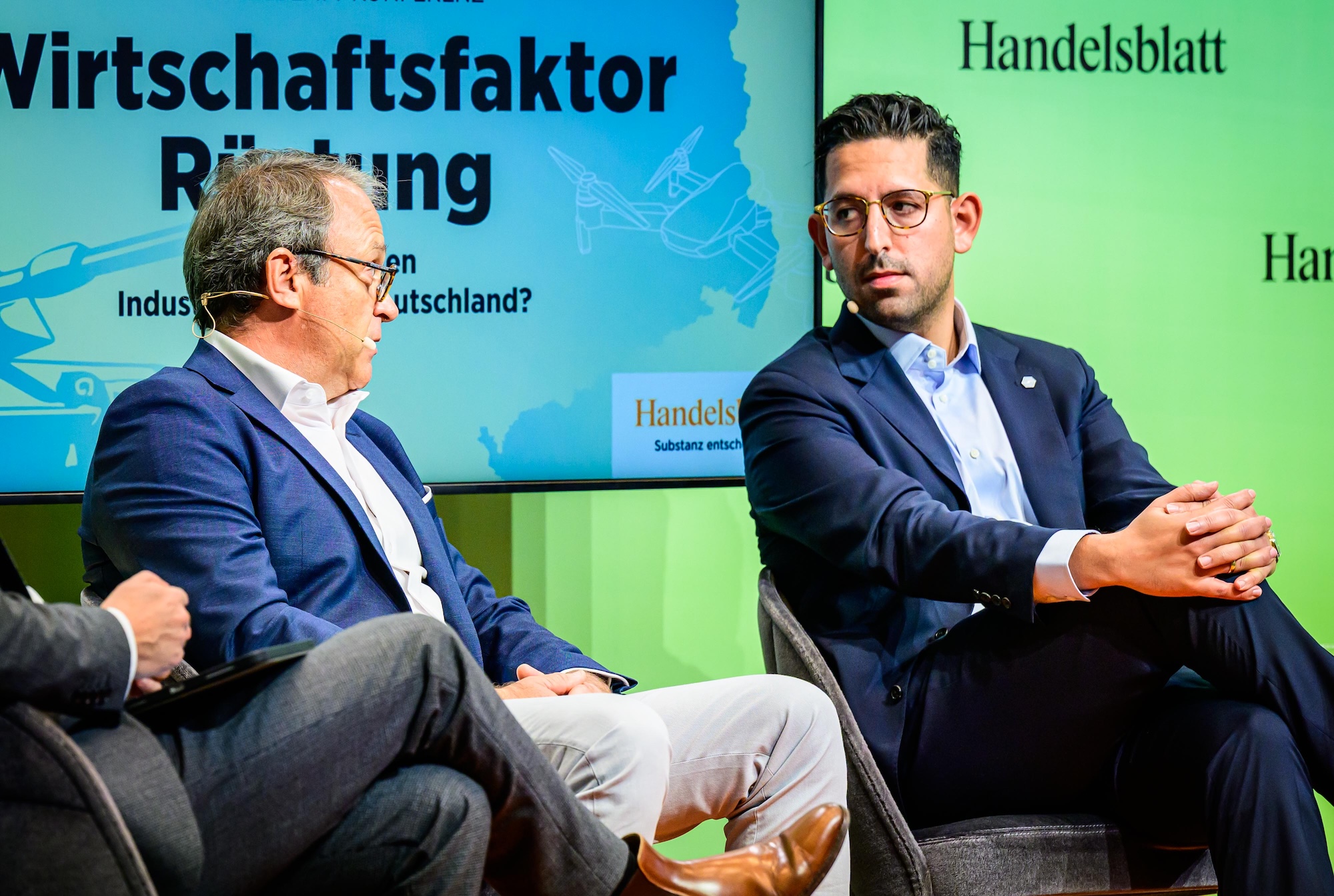 autonom: Stritten mehrfach um Grundsätzliches auf der Handelsblattkonferenz in Düsseldorf: Dr. Thomas Kauffmann, Geschäftsführer GDELS Deutschland (l.) und Marc A. Wietfeld CEO & Founder von ARX Robotics.