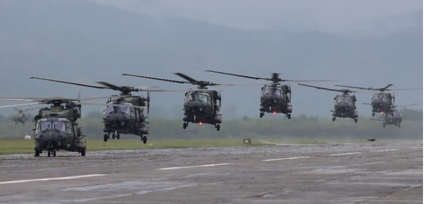 Heeresflieger: Ein Schwarm deutscher NH90 im Landeanflug. Foto- Bundeswehr:Frederik Ströhlein