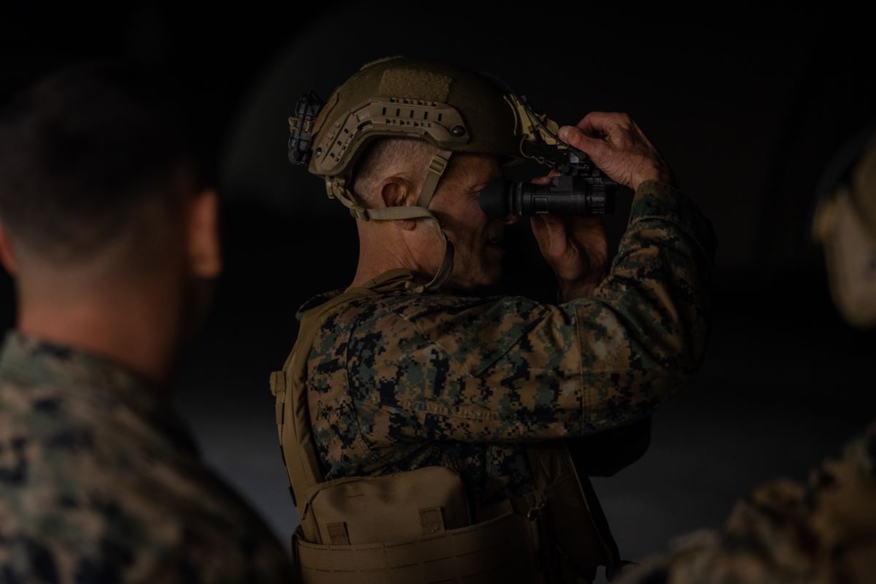 Das U.S. Marine Corps ruft weitere Squad Binocular Night Vision Goggle (SBNVG)-Systeme des Herstellers Elbit Systems of America ab.