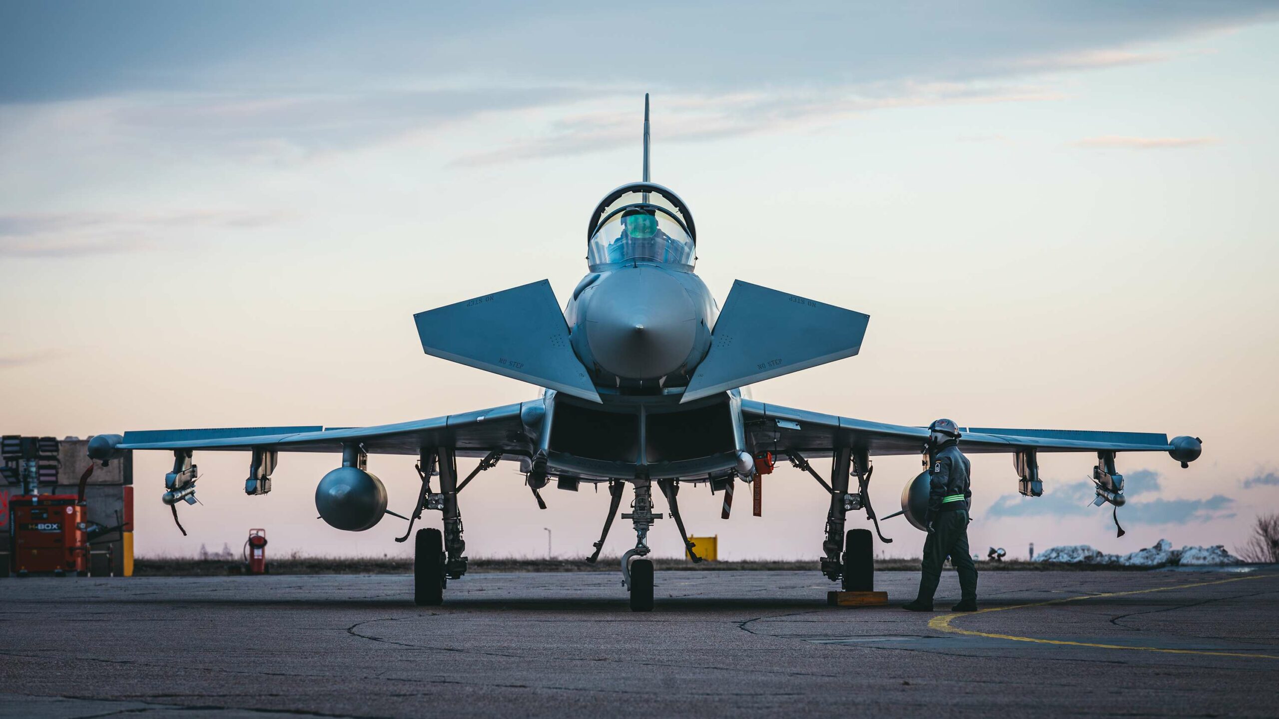 5,5 Milliarden Euro bewilligte der Deutsche Bundestag 2020 für die Beschaffung von 38 Eurofightern Tranche 4. Deren Zulauf und Integration in die Luftwaffe soll durch das „Nationale Test- und Entwicklungszentrum Eurofighter“ in Manching verbessert werden.