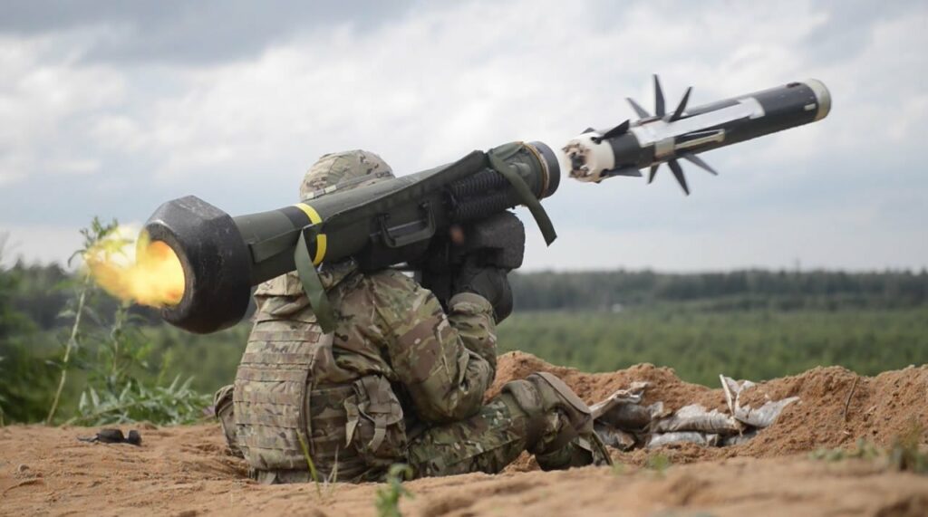 Ein US-Soldat verschießt FGM-148 Javelin-Panzerabwehrraketen während einer Übung. (Foto: U.S. Army)