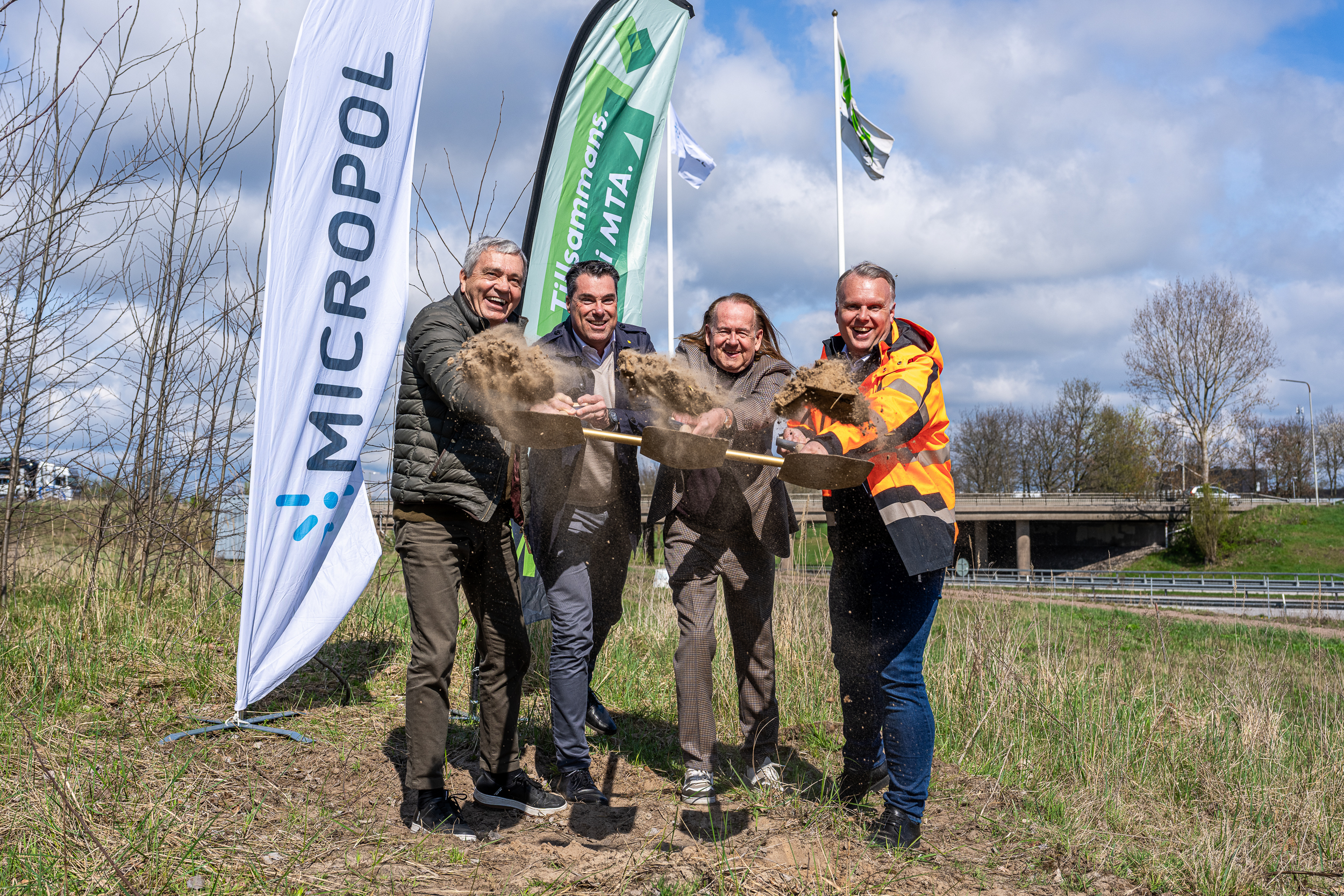 Spatenstich bei Micropol Fiberoptic