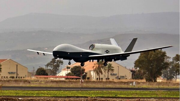 Die erste Northrop Grumman MQ-4C Triton ist in Europa angekommen.