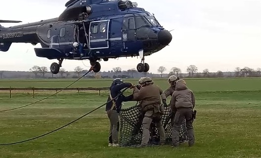 Das System AirTEP (Airborne Tactical Extraction Platform) wurde bei der Bundespolizei GSG 9 eingeführt und ein erstes Verfahrenstraining durchgeführt.