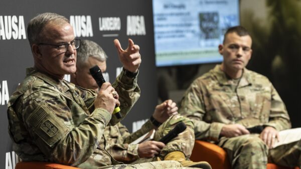 Generalmajor Curtis Taylor, Kommandierender General der 1st Armored Division (AD) der U.S. Army, hob bei der Diskussion die Notwendigkeit zur Anpassung der Panzertruppen an die Bedrohung durch Drohnen hervor.