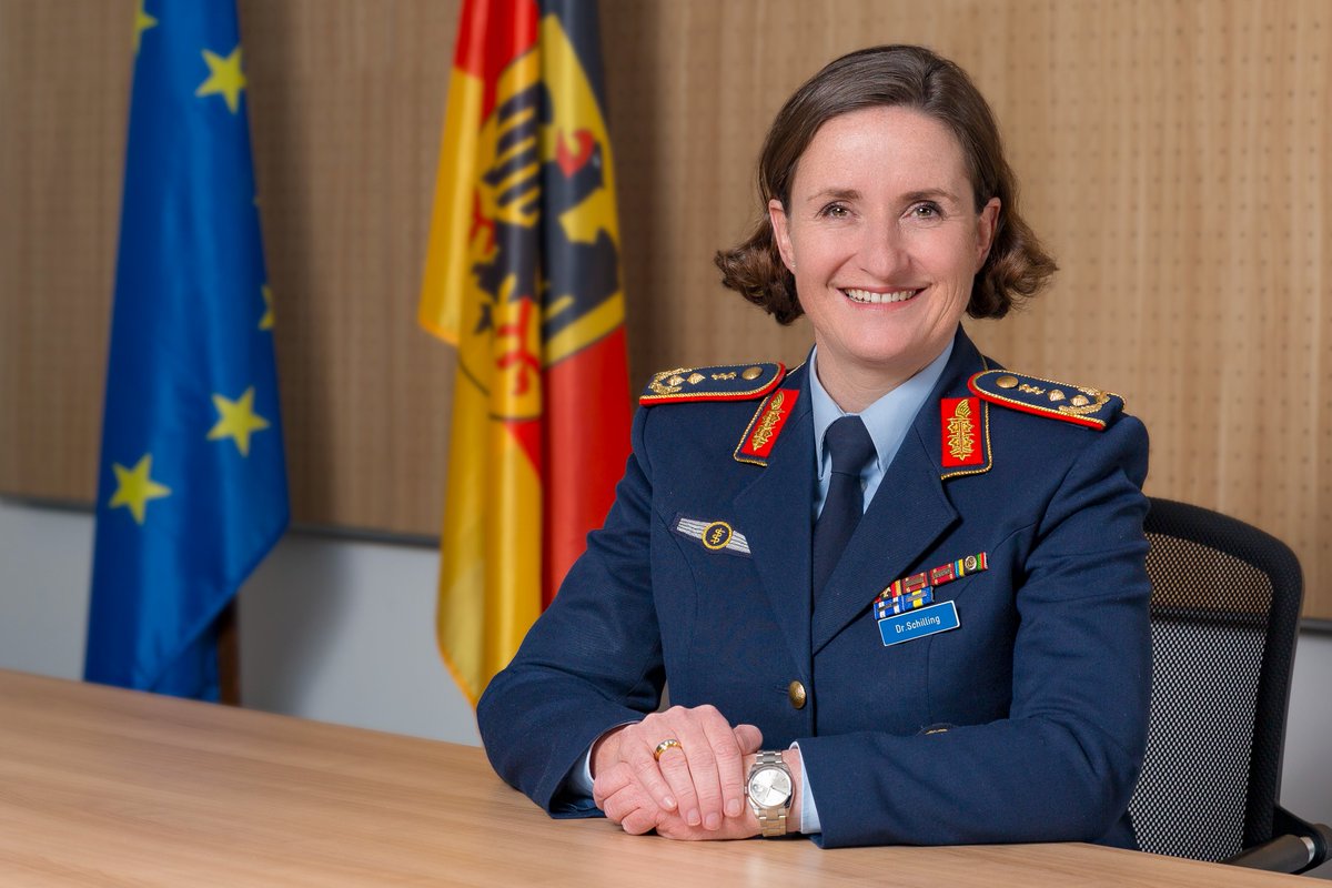 Generalstabsarzt Dr. Nicole Schilling wurde der erste weibliche Drei-Sterner der Bundeswehr.