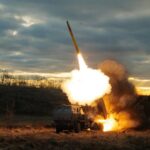 US-Artillerie HIMARS im Einsatz in der Ukraine. Das ukrainische Verteidigungsministerium lobt: „Das Eingeben der Zielkoordinaten und der Start von bis zu sechs Missiles braucht weniger als eine Minute.“
