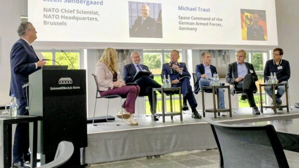 Round Table am ersten Tag der HISTELCON 2025: Kathleen Kramer (IEEE-Präsidentin), Steen Soedergaard (NATO Chief Scientist), Generalmajor Michael Traut (Weltraumkommando der Bundeswehr), Jürgen Dickmann (Mercedes Benz), Jürgen Bestle (Hensoldt), Daniel Michel Mitchell (IEEE History Committee)