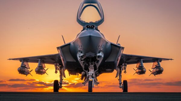 F-35I Adir mit JDAM-Bomben an den Tragflächen.
