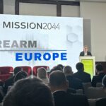 MISSION 2044 ist eine global durchgeführte, hochkarätig besetzte Veranstaltung, die sich der Finanzierung der Verteidigungsindustrie mit Privatkapital widmet.