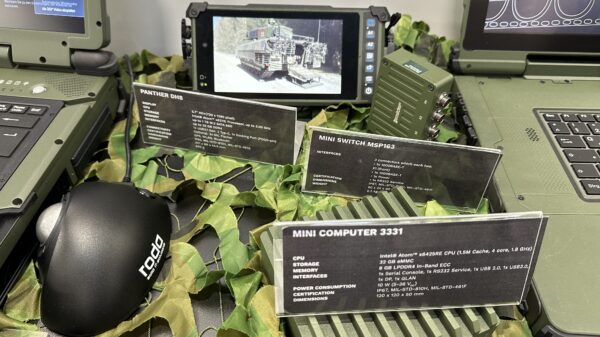 Der Panther DH8 (oben links), der Mini Switch MSP163 (oben rechts) und der Mini Computer 3331 (unten) beim Stand von roda auf der Enforce Tac.