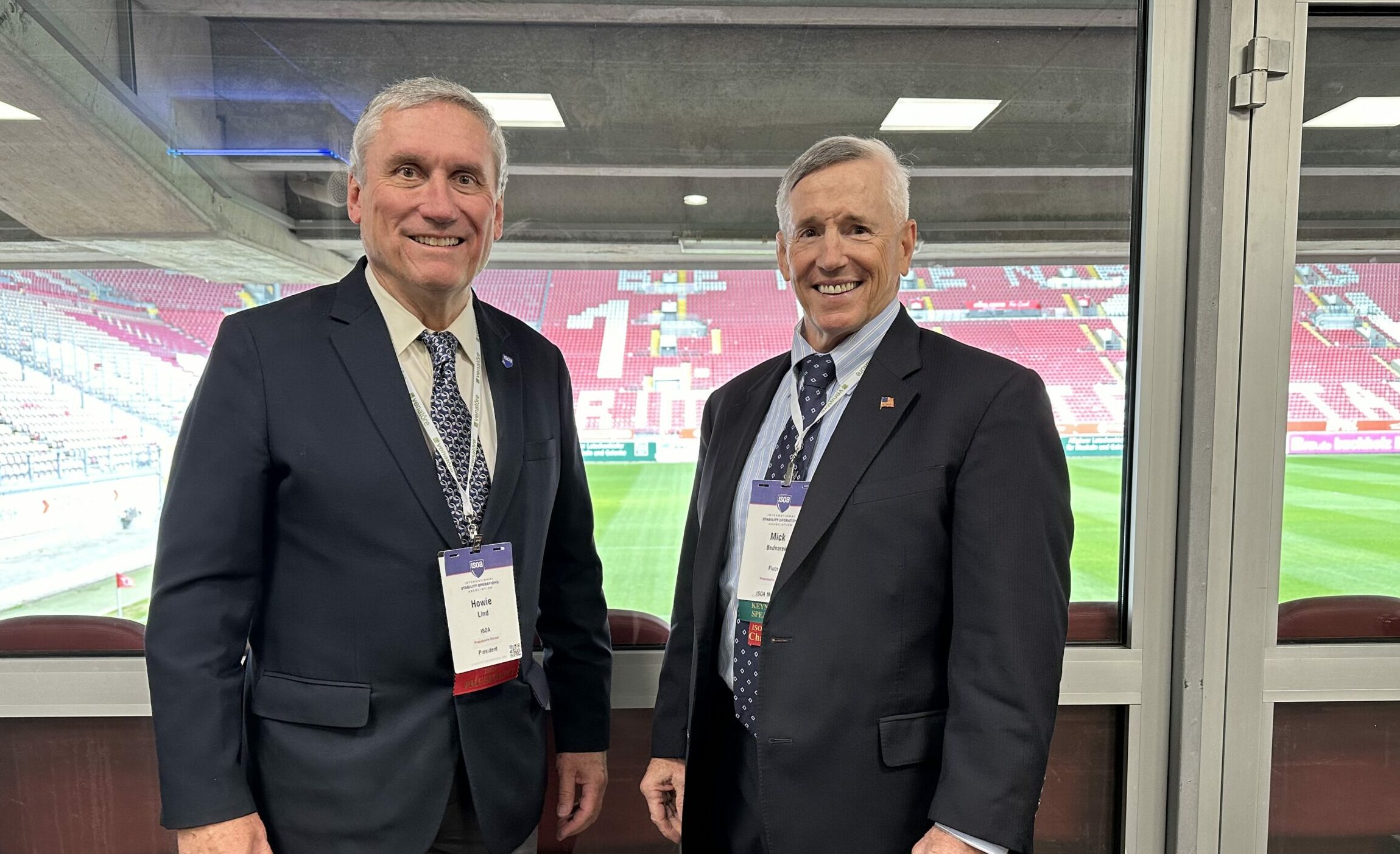 International Stability Operations Association (ISOA): Howard R. Lind, President & Executive Director der ISOA, und Generalleutnant a. D. Mick Bednarek, der für die FLUOR Corporation und als ISOA Board Chairman bei cpm im Exlusiv-Interview.