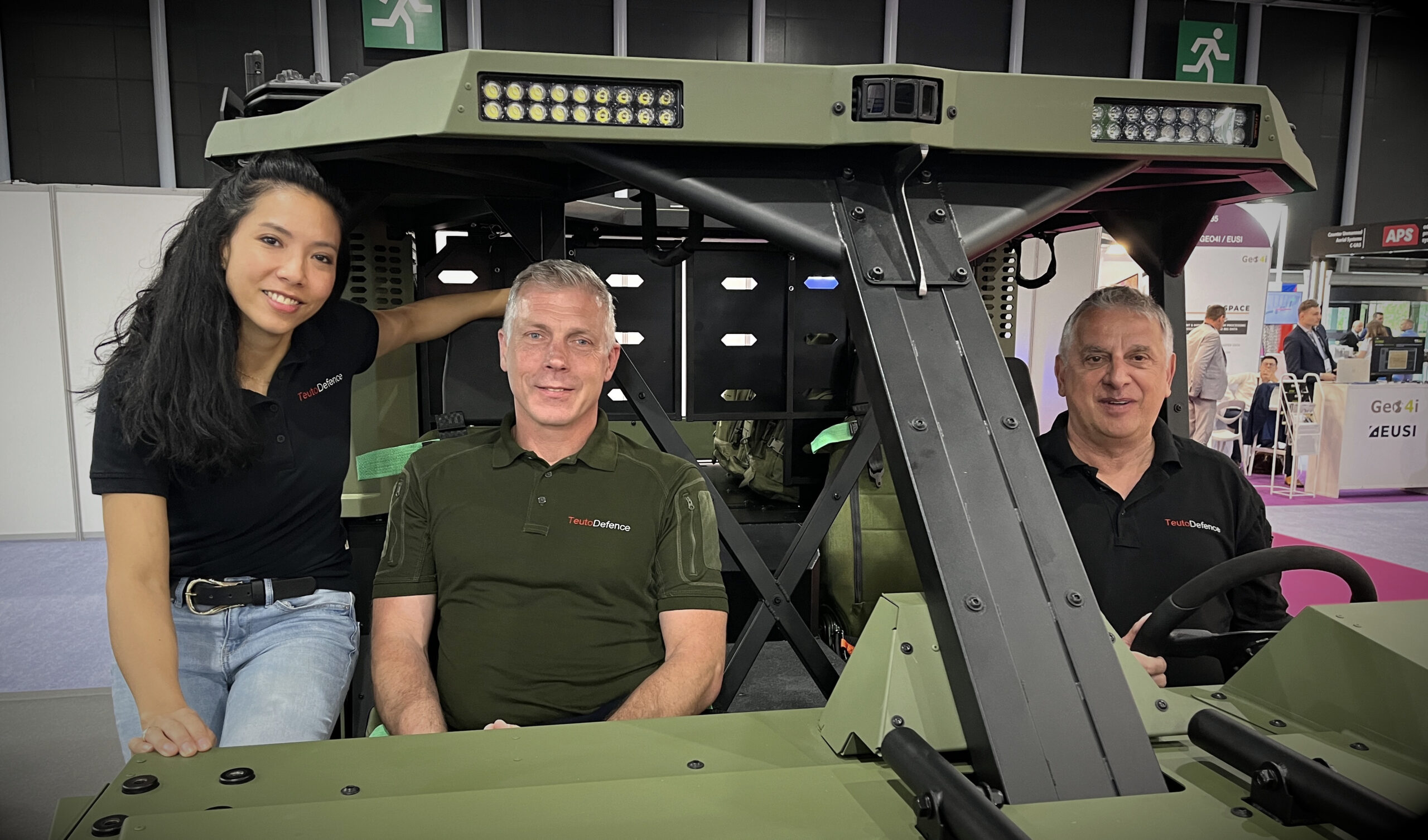 TeutoDefence Behördentage: Das TeutoDefence Germany Team gab auf der Eurosatory den Startschuss für die Besucherregistrierung bekannt. Ganz rechts Geschäftsführer Holger Veh.