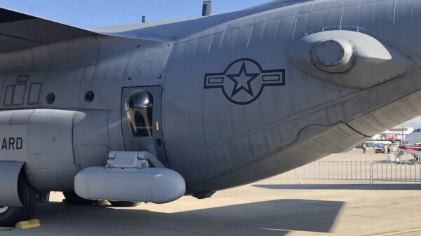 Teil des C-130-Missionspaket: Das SABIR-System von Airdyne besitzt eine modulare, offene Architektur mit Montagekomponenten wie Türen, Roboterstreben und Missionspods