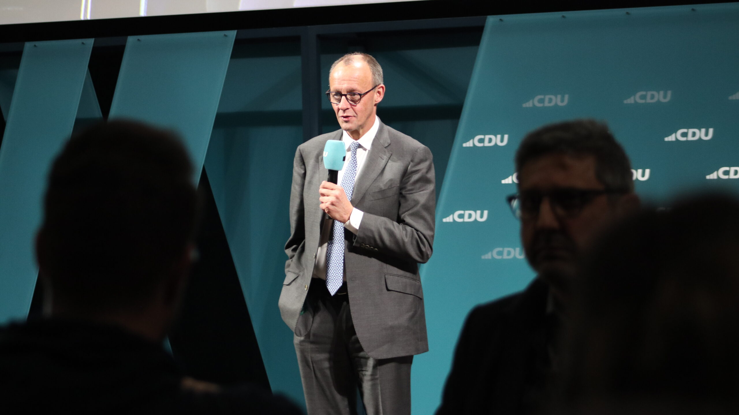 Schirmherr: Westliche Waffen: Bundeskanzler Friedrich Merz hier bei einem Wahlkampfauftritt im Februar.