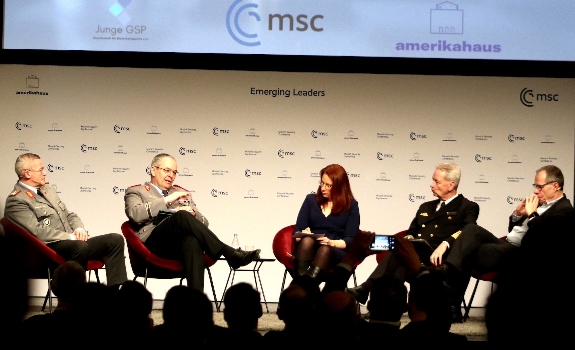 Das Panel zum Thema Kriegstüchtigkeit der Bundeswehr bis 2029 im Amerikahaus.