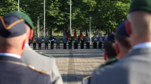 Wie wird die Bundeswehr in Zukunft aufgestellt sein? Armee in der Demokratie Paradeaufstellung.
