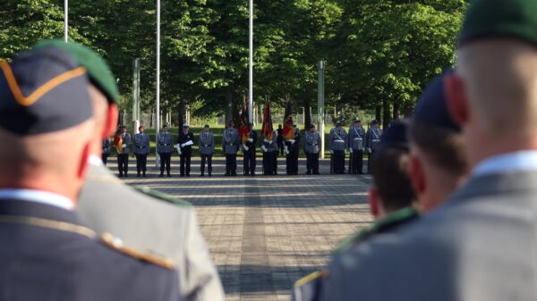 Wie wird die Bundeswehr in Zukunft aufgestellt sein? Armee in der Demokratie Paradeaufstellung.